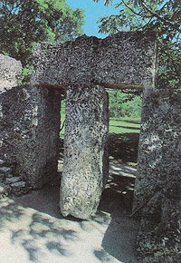 The nine-ton gate. Perhaps the most memorable of all of the elements of the Coral Castle since, in earlier days, it was reported that a three-year old child was able to rotate the gate with no difficulty. The secret of its functioning was only revealed ye